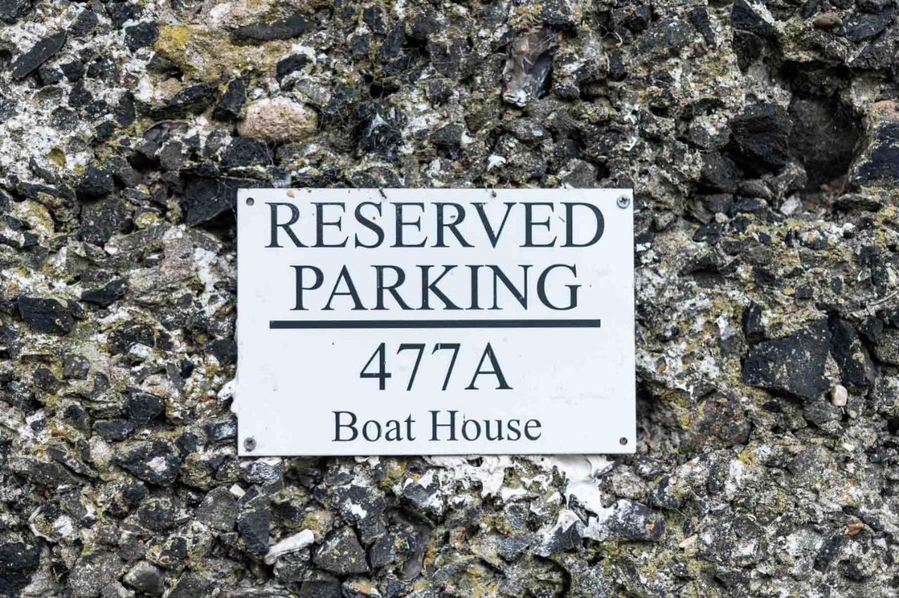 فيلا Coastguard Boat House On Belfast Lough نيوتاونبي المظهر الخارجي الصورة