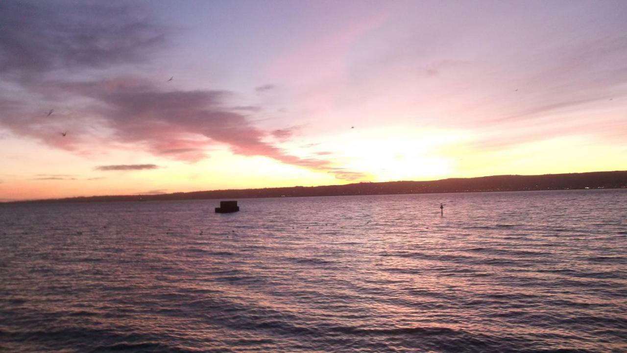 فيلا Coastguard Boat House On Belfast Lough نيوتاونبي المظهر الخارجي الصورة